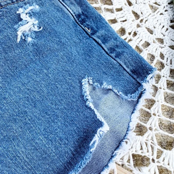 Tommy Hilfiger Distressed Denim Cutoff Shorts Sz 6 - Picture 3 of 7